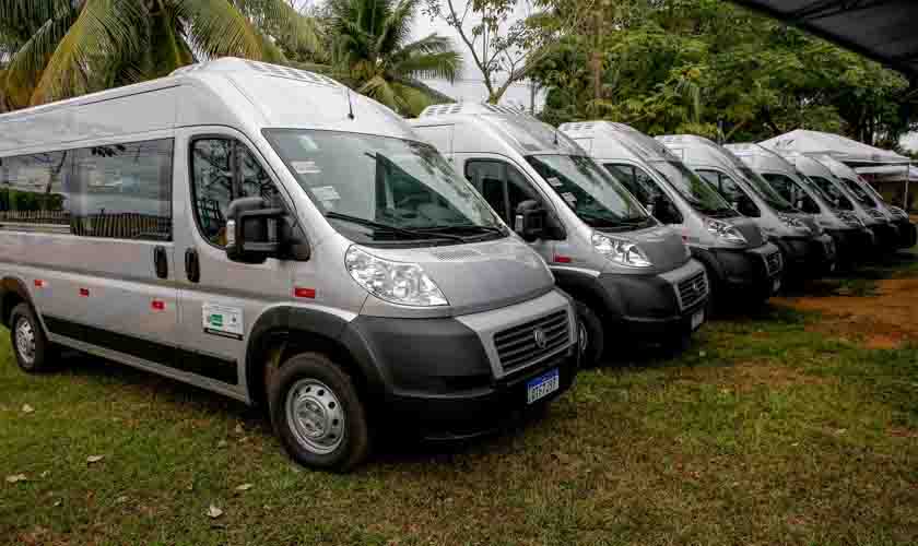 Governo de Rondônia fortalece políticas de assistenciais sociais com novas vans para Apaes
