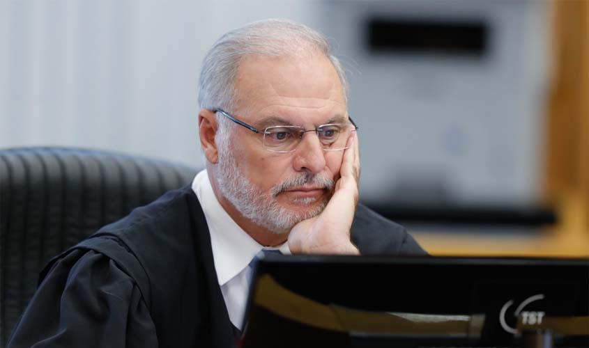 Cargo de confiança não afasta direito de gerente a adicional de transferência 