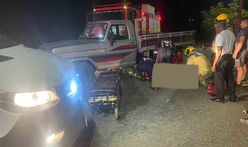 Motociclista fica em estado grave após ser atingido por caminhonete na BR-319