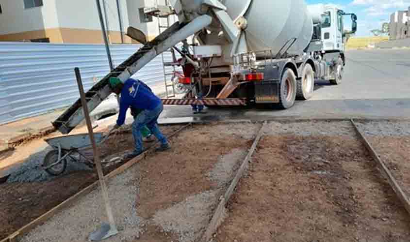 Prefeitura constrói calçadas no Cras Morar Melhor II