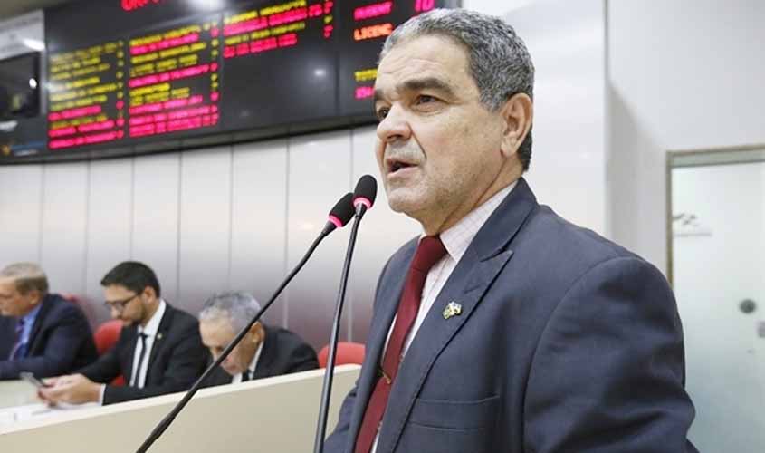 Deputado Aélcio da tv dá prioridade a educação