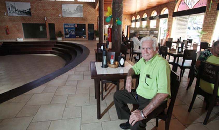 Que o busto do seu Zizi seja instalado no Mercado Cultural