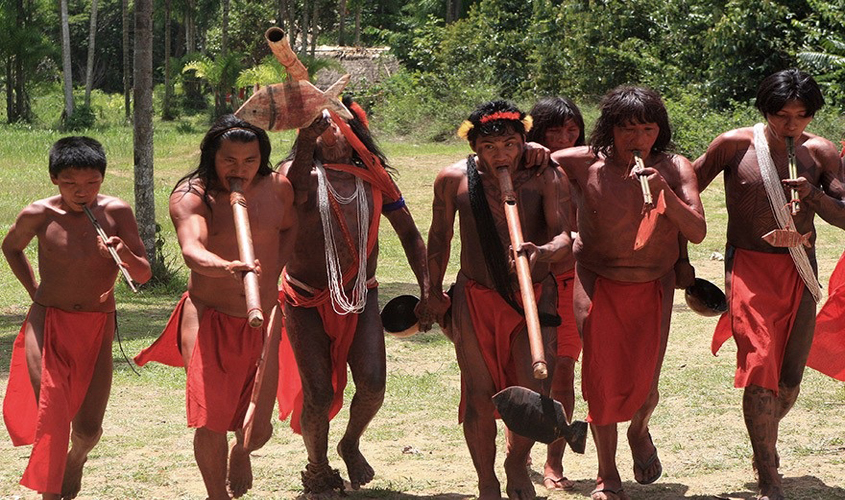  Almir Surui diz que levará o grito de socorro dos povos indígenas à Europa
