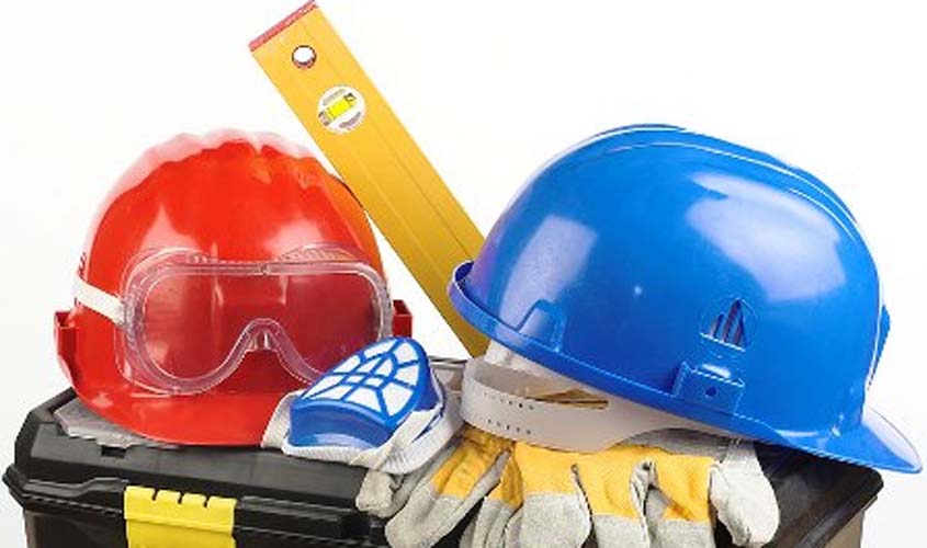 DECISÃO: Compete à Justiça Estadual Comum apreciar causas relativas a acidentes de trabalho