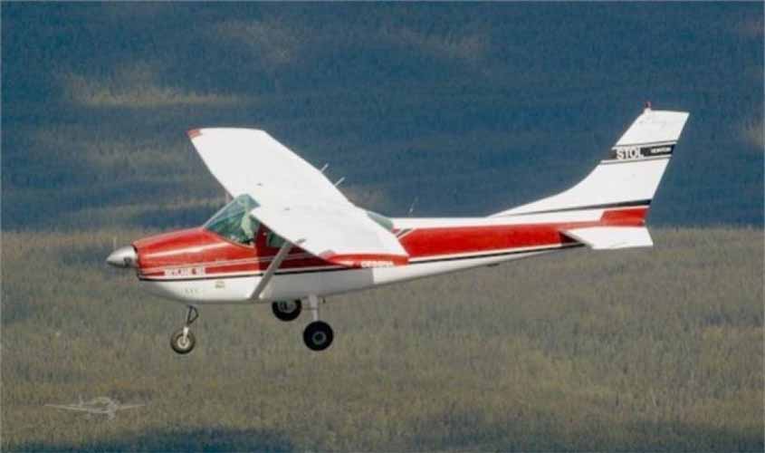 Quadrilha mantém família inteira como refém e foge levando avião monomotor
