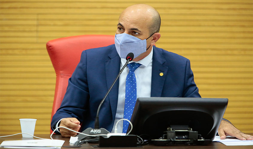 Ismael Crispin indica necessidade de regulamentar o auxílio transporte dos servidores públicos