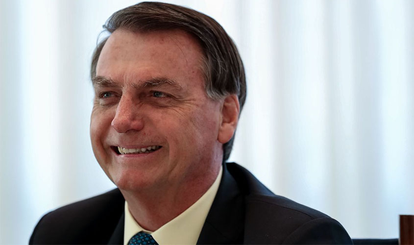 Bolsonaro veta projeto que priorizaria auxílio emergencial a mulher provedora