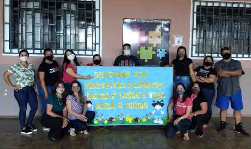 Professores, orientadores e supervisores da rede municipal de ensino retornam às escolas