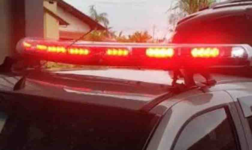 Mãe cansada de ver filho trocar pertences de casa por drogas aciona polícia para traficante