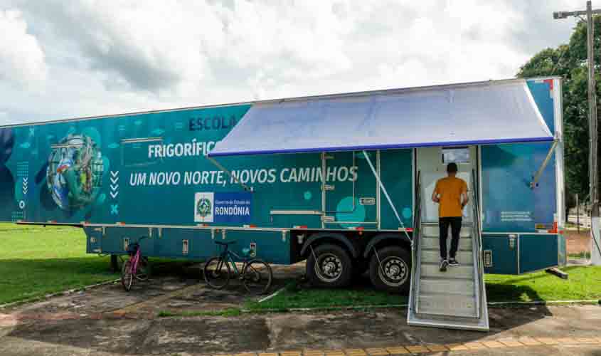 Escola Móvel de Piscicultura realiza oficinas durante exposição agropecuária