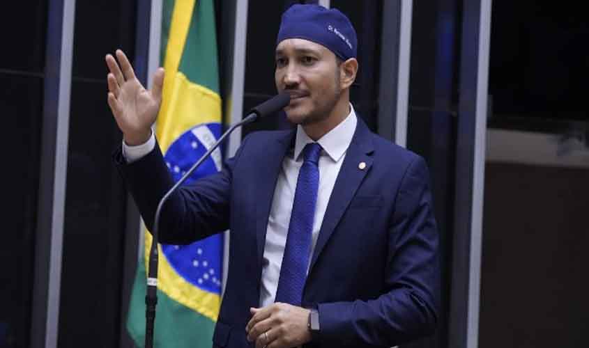 Fernando Máximo, pré-candidato ao governo, é citado em apurações sobre fraude em testes de Covid-19