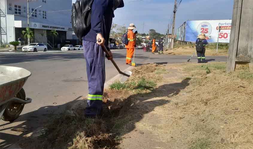 Prefeito Affonso determina limpeza no bairro Casa Preta