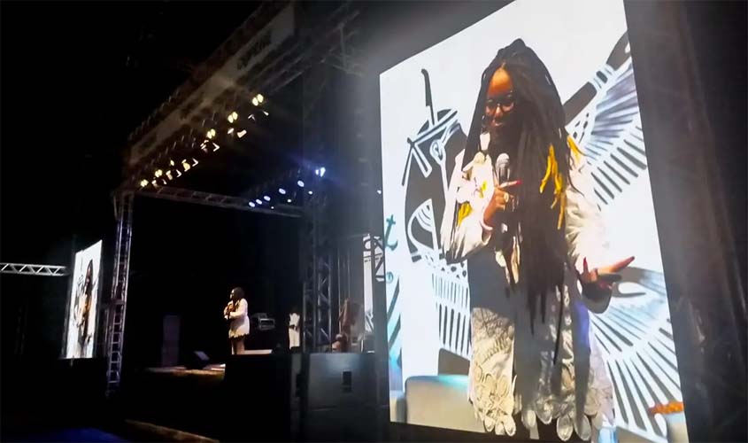 Escritora critica banalização do racismo