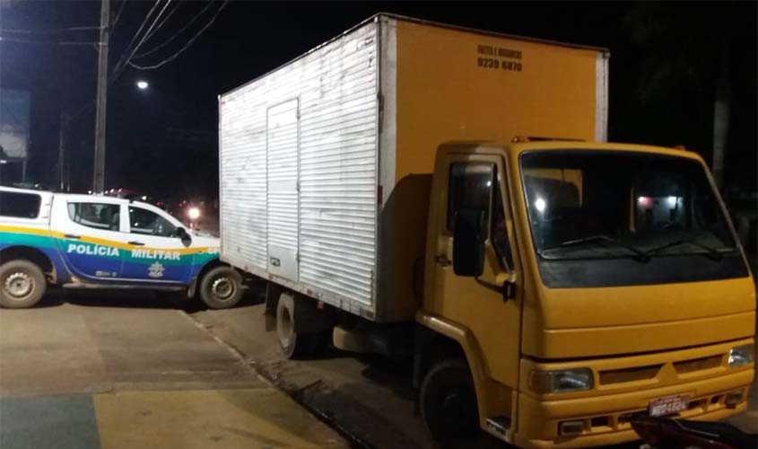 Dupla é presa levando caminhão roubado para a Bolívia