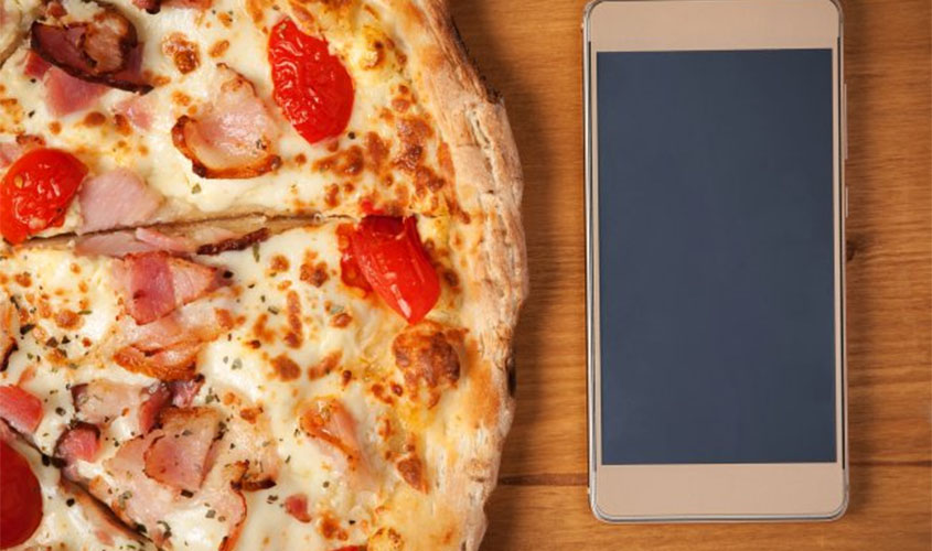 Para escapar de agressões da ex, homem liga para a polícia e pede pizza de pepperoni 