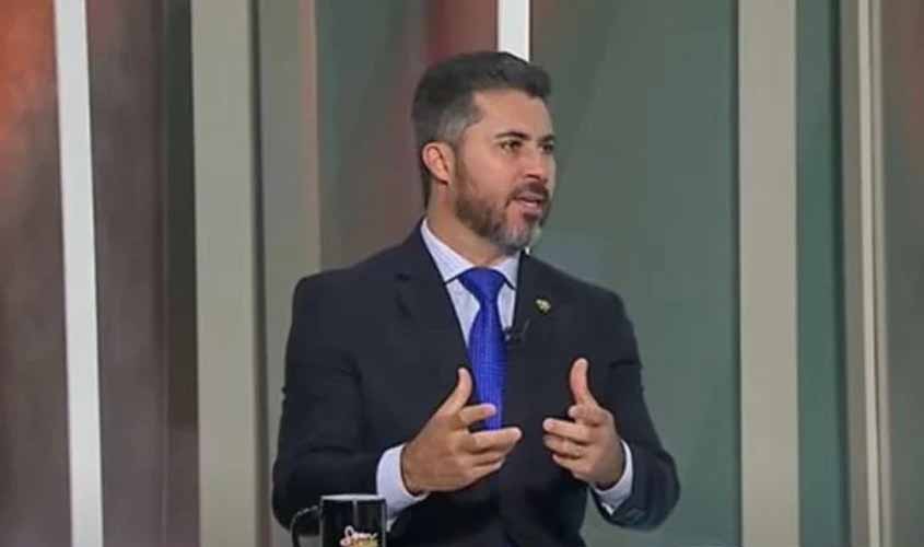 Mesmo com autorização de Bolsonaro, governador continua proibido de usar imagem do presidente em propaganda eleitoral 