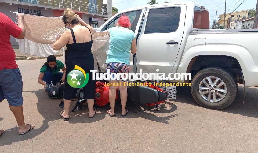 Motociclista fica em estado grave após colidir na lateral de caminhonete que avançou preferencial