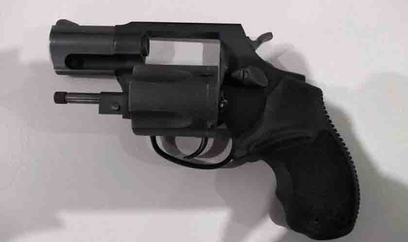 Polícia Militar apreende arma de fogo e conduz suspeito