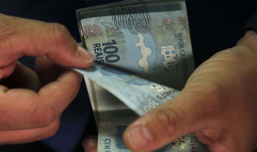 Beneficiários do Auxílio Brasil com NIS final 9 recebem hoje