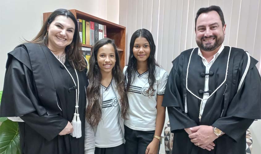Com sonho de ser juíza, estudante visita magistrados da comarca