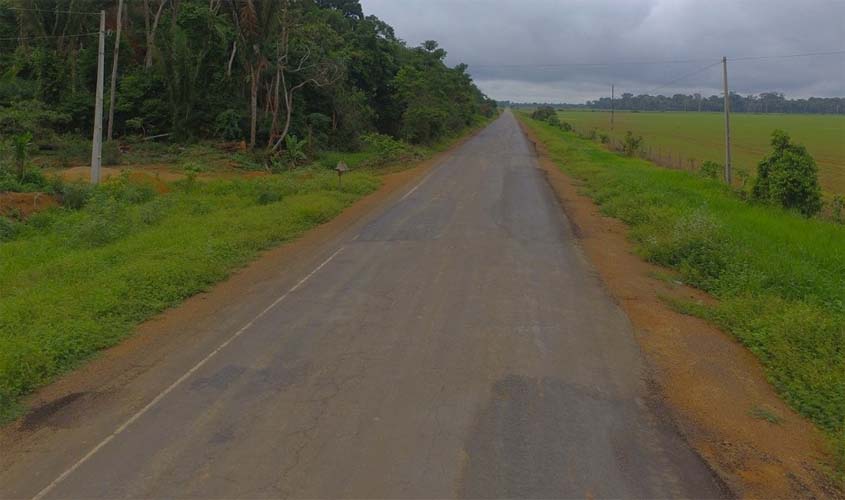 Deputado Redano indica placas e sinalização na RO-459