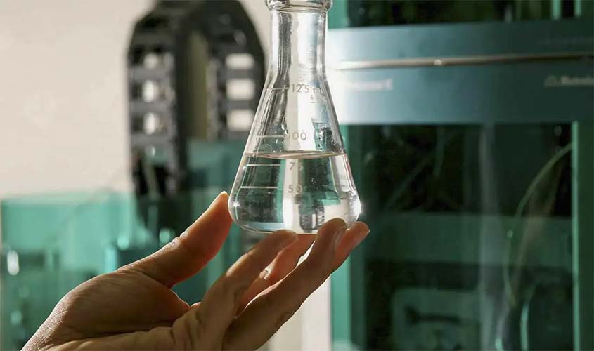 O que é metanol, presente em bebida adulterada