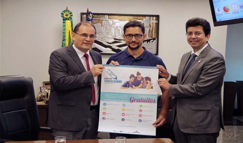 Rondônia é primeiro estado a assinar protocolo de intenções com o Ministério do Trabalho para ampliar qualificação profissional