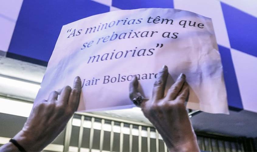 Editorial da Folha empunha a Constituição contra Bolsonaro