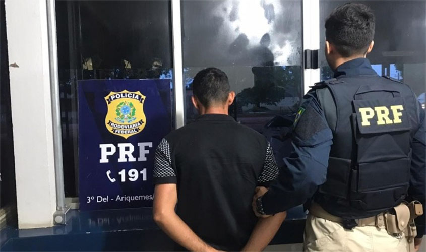 PRF prende homem com carro roubado
