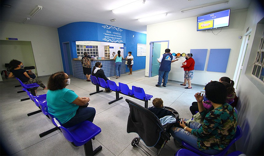 Senadores comemoram revogação de decreto sobre o SUS