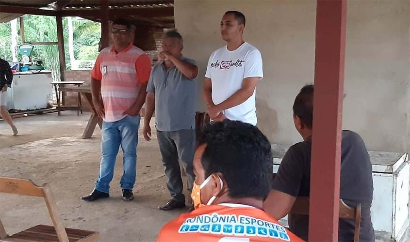 CANDEIAS DO JAMARI: Linha do Caju ouve propostas do candidato a prefeito Lucivaldo Fabrício