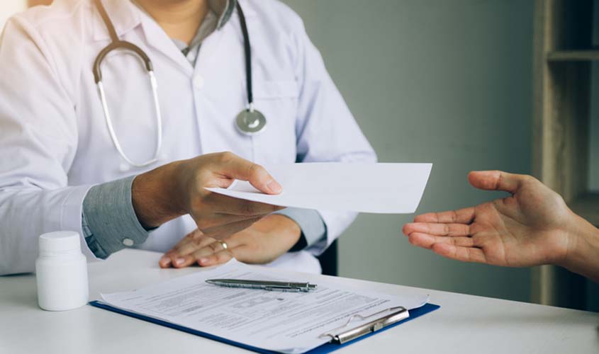 Atestado após audiência justifica ausência de trabalhador