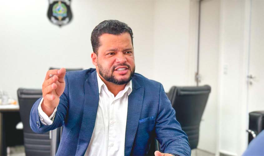 Edevaldo Neves contesta denúncias e solicita informações