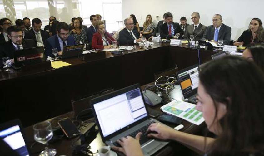 PSDB não integra mais base do governo, diz Padilha