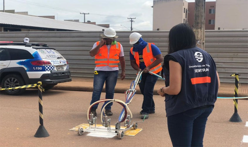 Semtran revitaliza sinalizações com uso de mão de obra própria