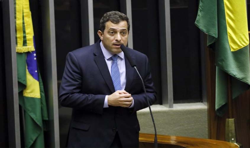 Projeto assegura vínculo empregatício de motorista de aplicativo de celular