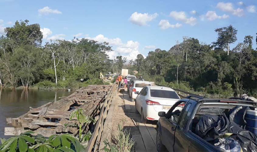 Departamento de Estradas de Rodagem recupera ponte e realiza encascalhamento