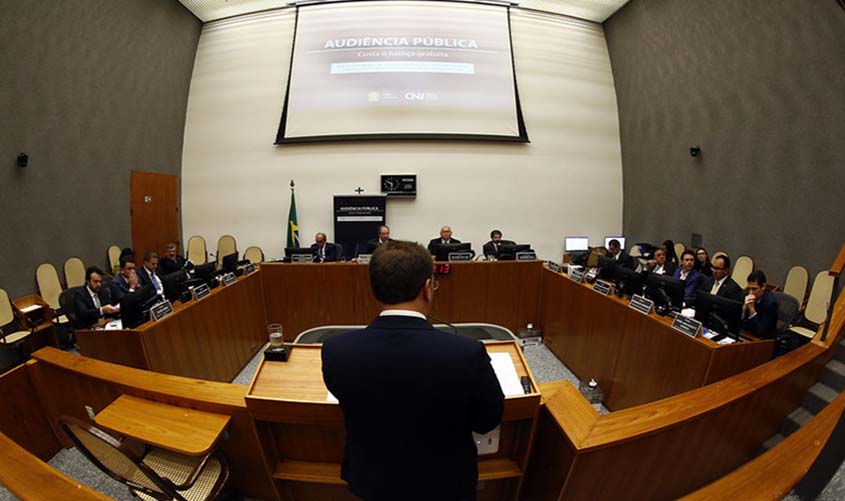 Especialistas discutem estímulo à judicialização e custo da Justiça