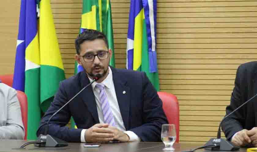 Anderson Pereira cobra explicação sobre paralisação de obra no Hospital Regional de Guajará-Mirim