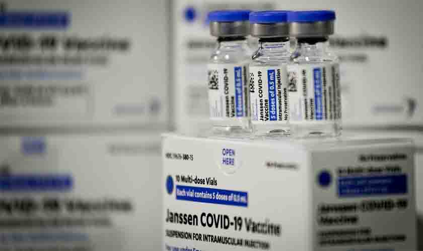 Ministério e Pfizer assinam acordo para compra de 100 milhões de doses