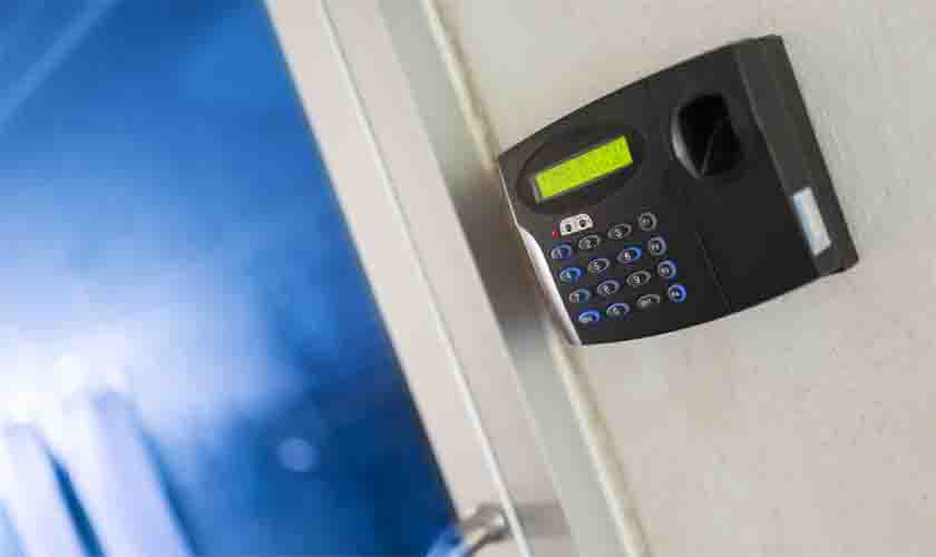 TST anula decisão que arbitrou aleatoriamente número de horas extras de eletricitário