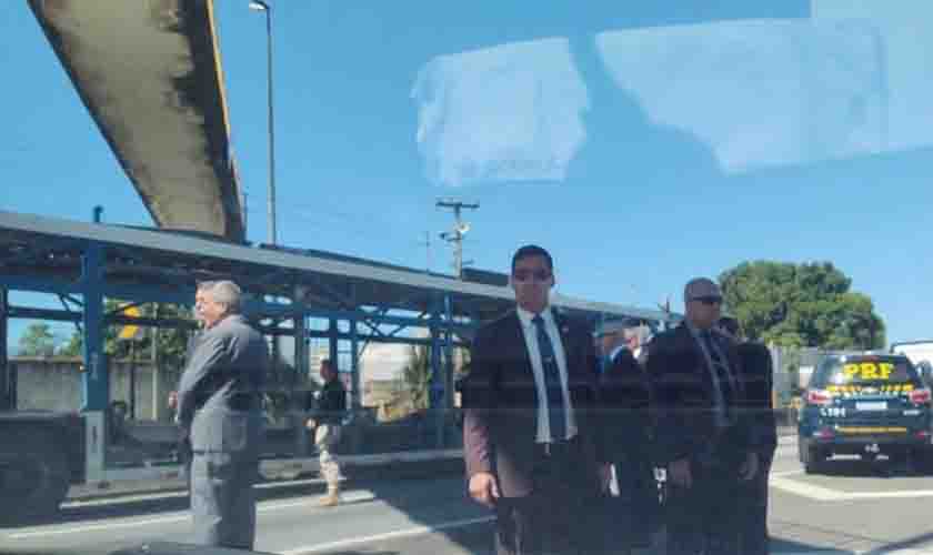 Mulher foi presa por xingar Bolsonaro de