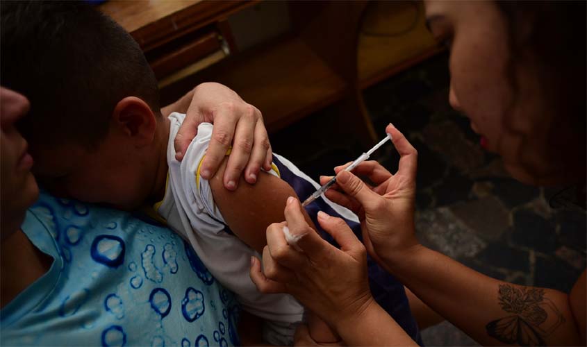 Vacinação em crianças acima de 6 meses começa nesta quarta