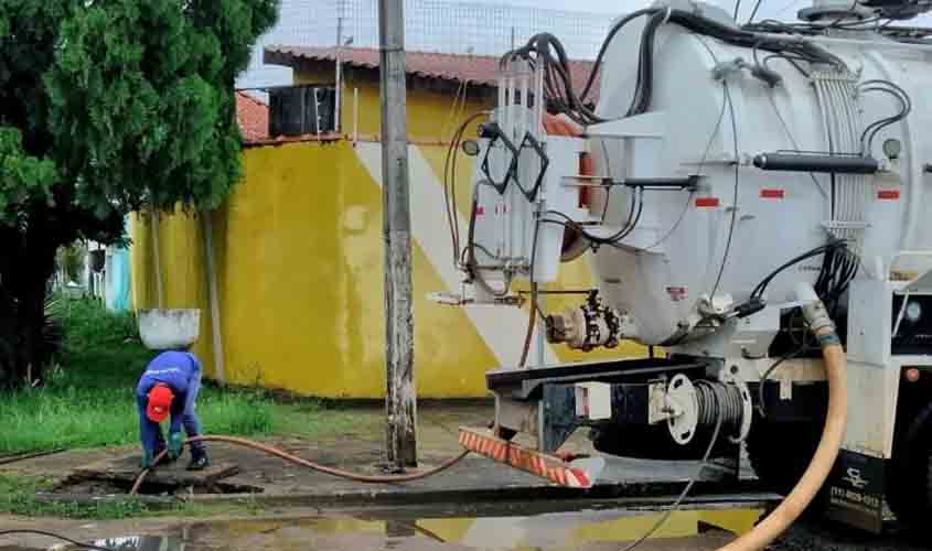 Prefeitura realiza desentupimento dos bueiros