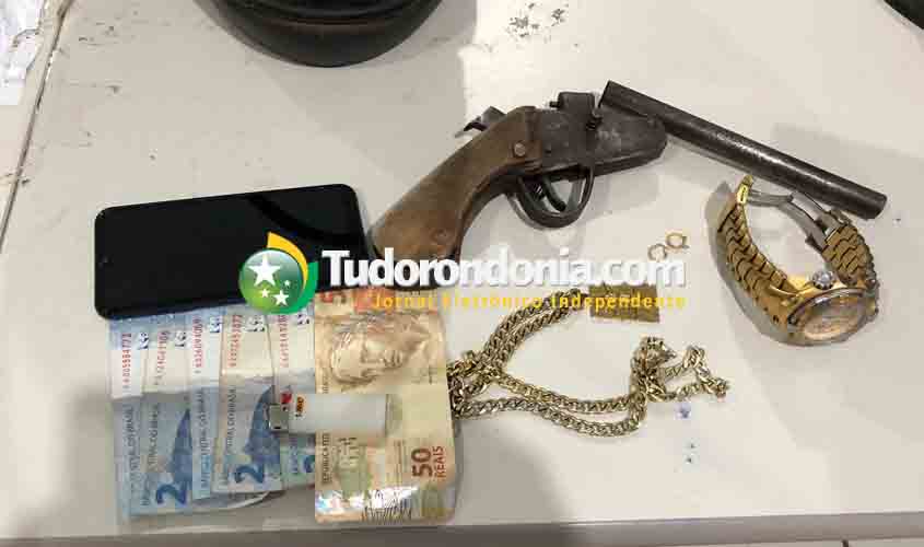 Polícia apreende dois adolescentes com arma após roubo de moto na zona Leste