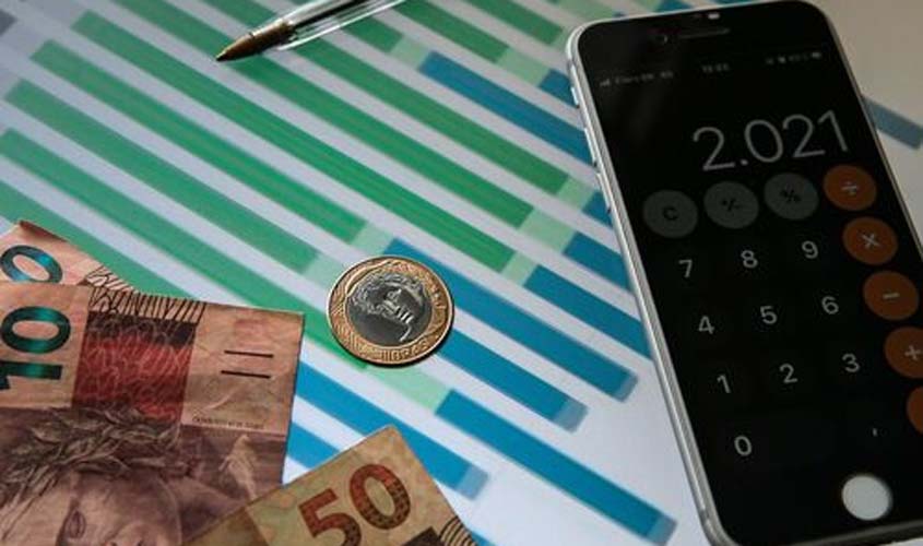 Especialistas dão dicas de como organizar as finanças para sair da inadimplência em 2023