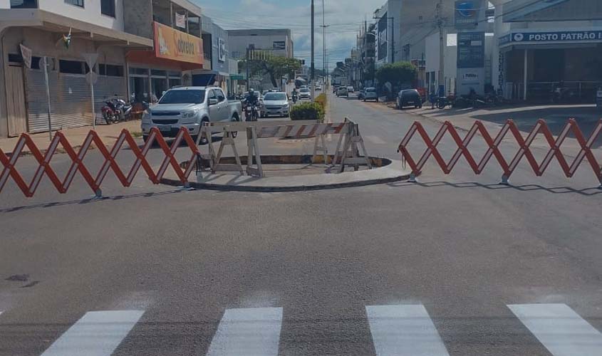 AMT implanta mini rotatória na avenida Maringá