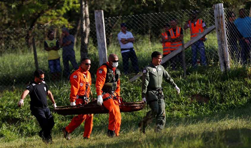 Mais de 300 homens trabalham no sexto dia de buscas em Brumadinho