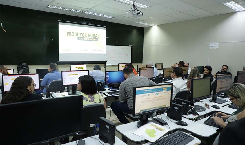 Prefeitura capacita servidores para melhorar atendimento de emissão de notas fiscais