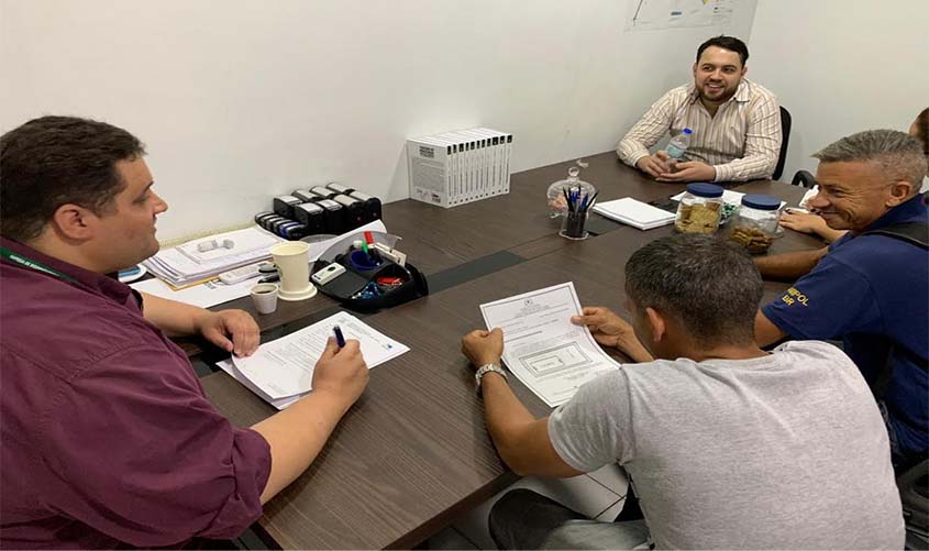 Márcio Oliveira se reúne com a Emdur e cobra demandas